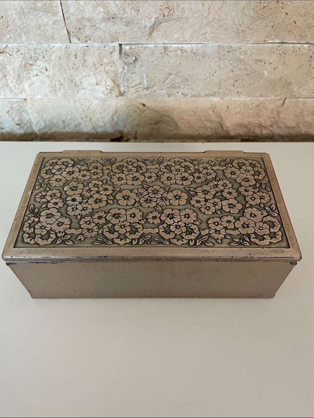 Grammes Vintage Floral Engraved Metal Cigar Box